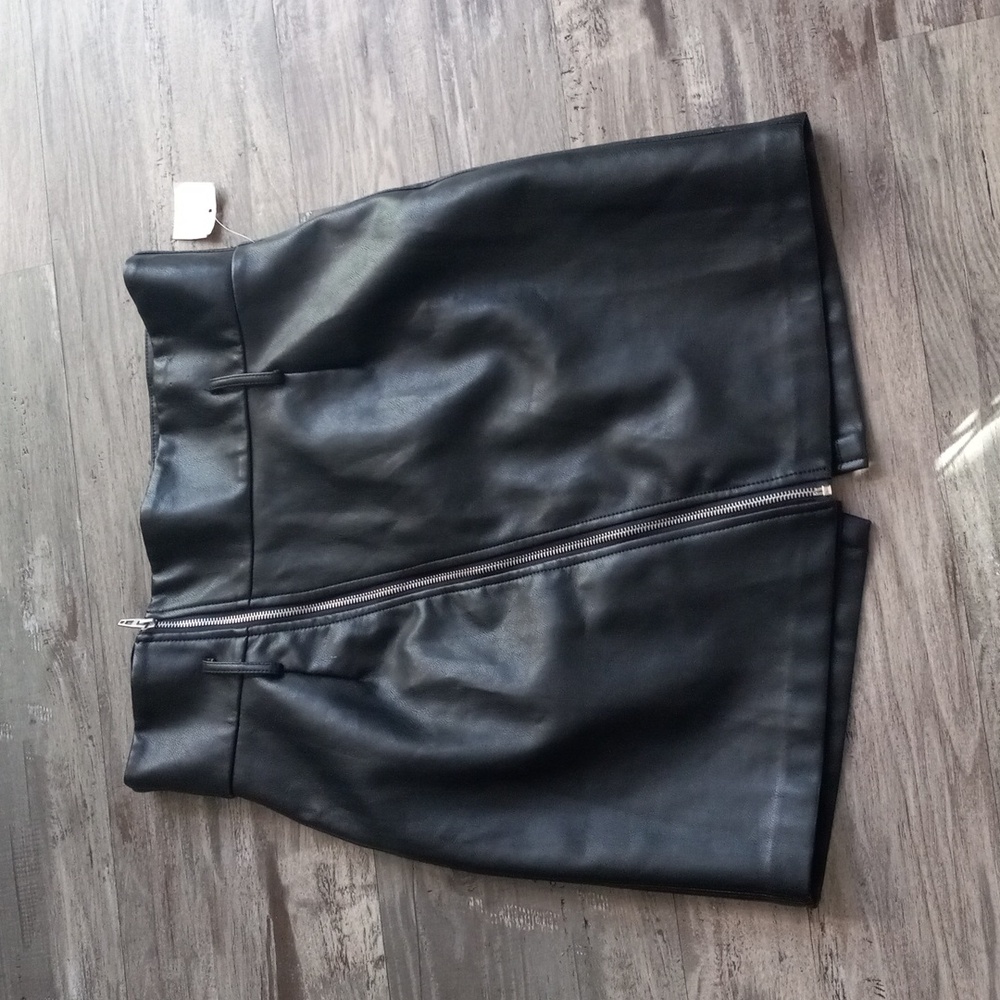 Blank NYC Faux Laether Mini Skirt Front Zipper Blank Size 31
